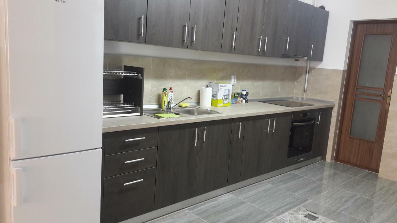 Travel Homzzz Apartments Târgu-Mureş Esterno foto