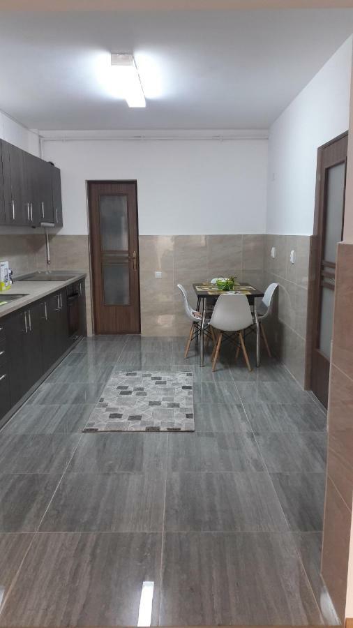 Travel Homzzz Apartments Târgu-Mureş Esterno foto