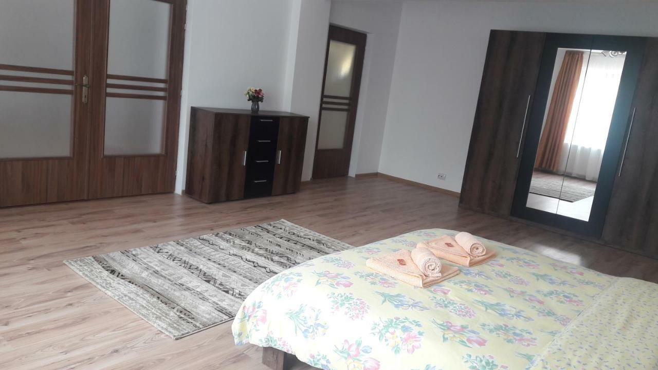 Travel Homzzz Apartments Târgu-Mureş Esterno foto