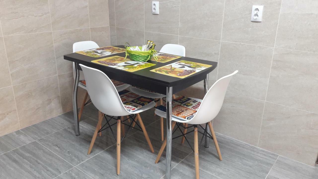 Travel Homzzz Apartments Târgu-Mureş Esterno foto