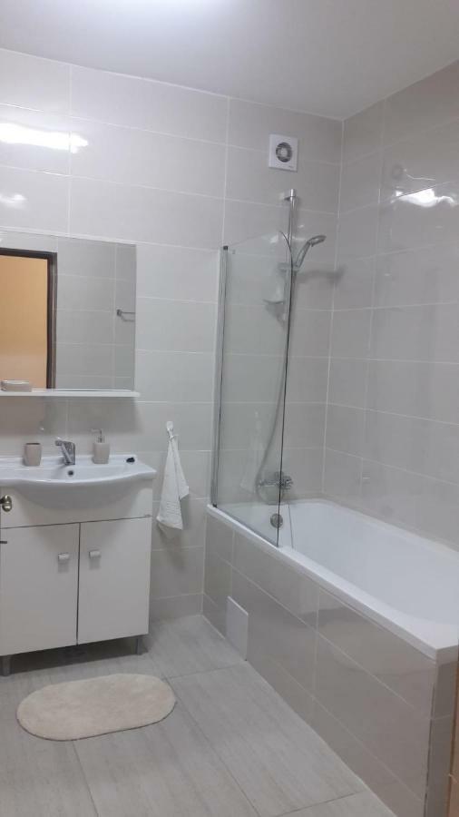 Travel Homzzz Apartments Târgu-Mureş Esterno foto
