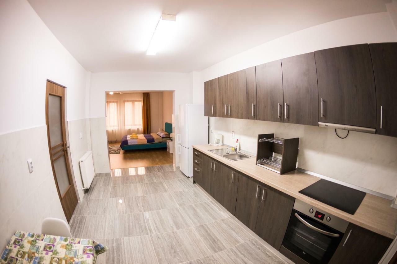 Travel Homzzz Apartments Târgu-Mureş Esterno foto