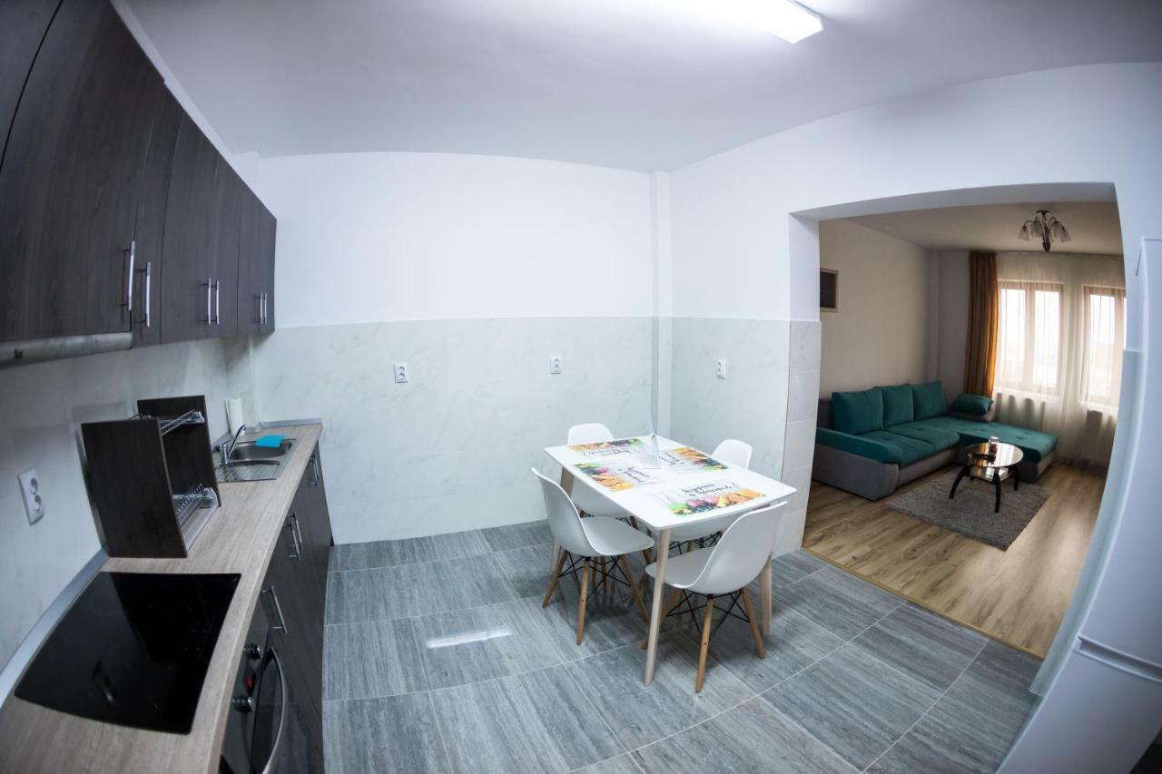 Travel Homzzz Apartments Târgu-Mureş Esterno foto
