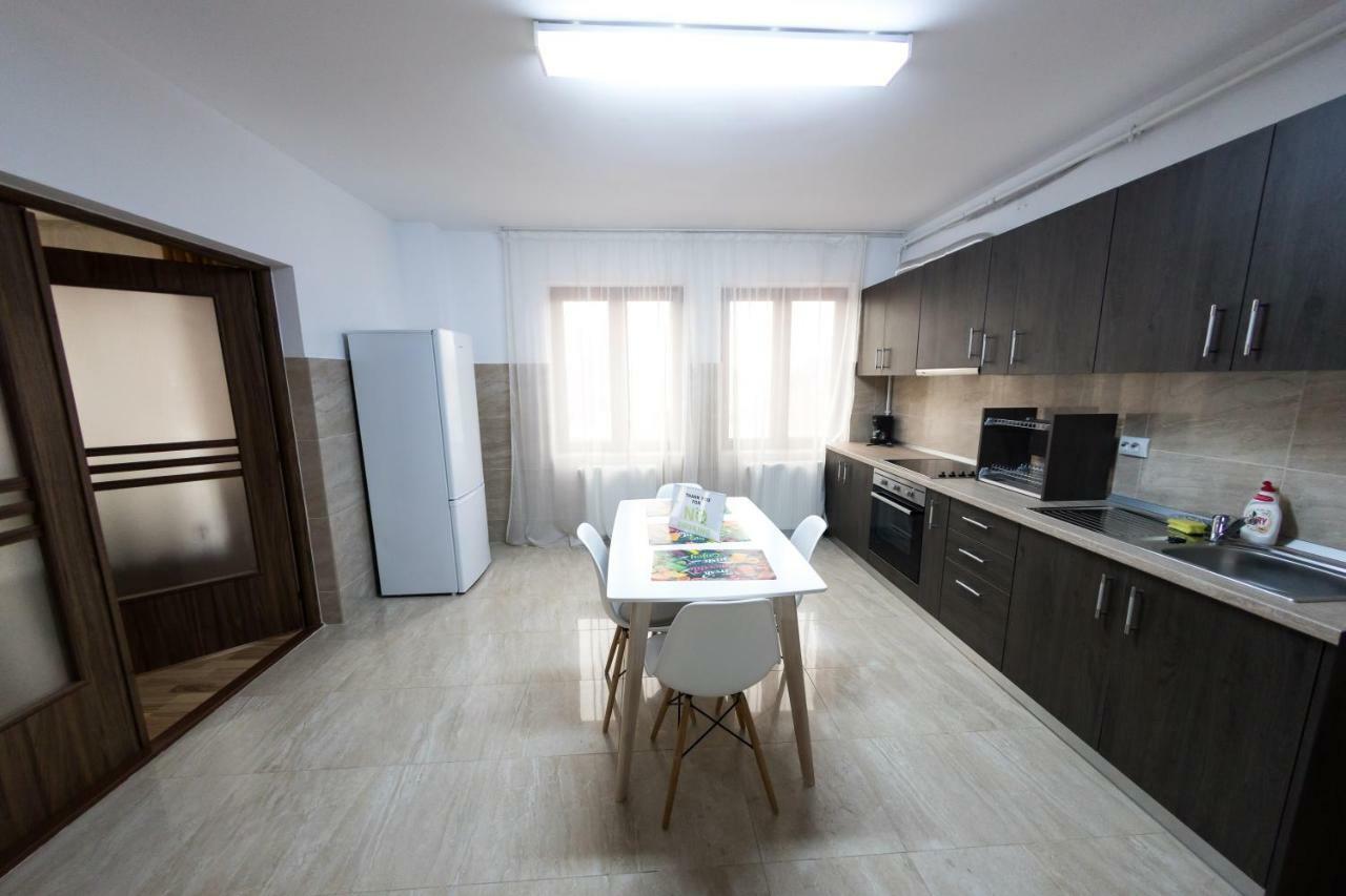 Travel Homzzz Apartments Târgu-Mureş Esterno foto